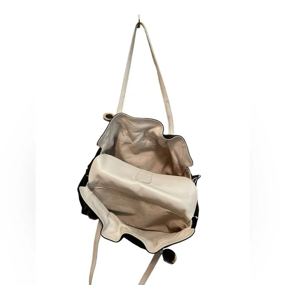 RARE LUX | Bvlgari Calfskin Tote - Picture 3 of 15